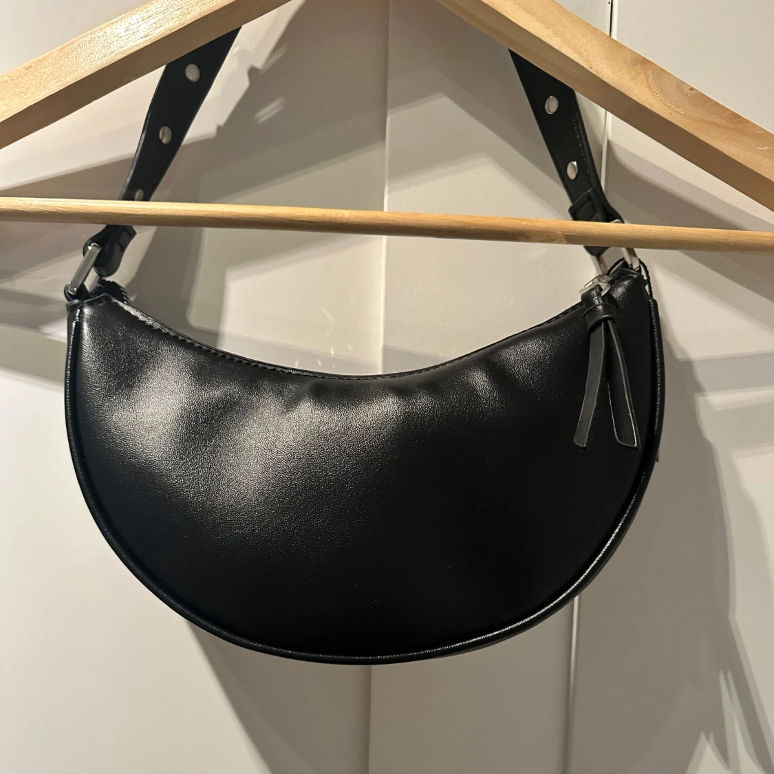 Svart axelväska med diamanter  - 90