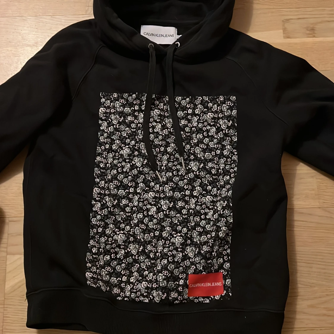 Svart hoodie från Calvin Klein Jeans - 90