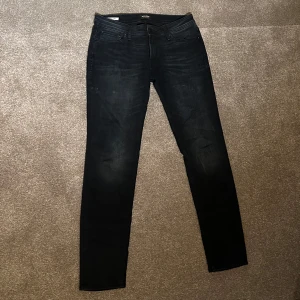 Jack&jones jeans - Jeans från märket Jack&Jones, storlek 34/34. Köp för endast 399.(Slimfit) Fetaste färgen enligt mig. Hör av dig vid frågor eller funderingar!