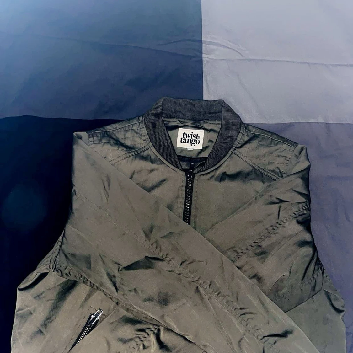 Olivgrön bomberjacka från Twist & Tango - 91