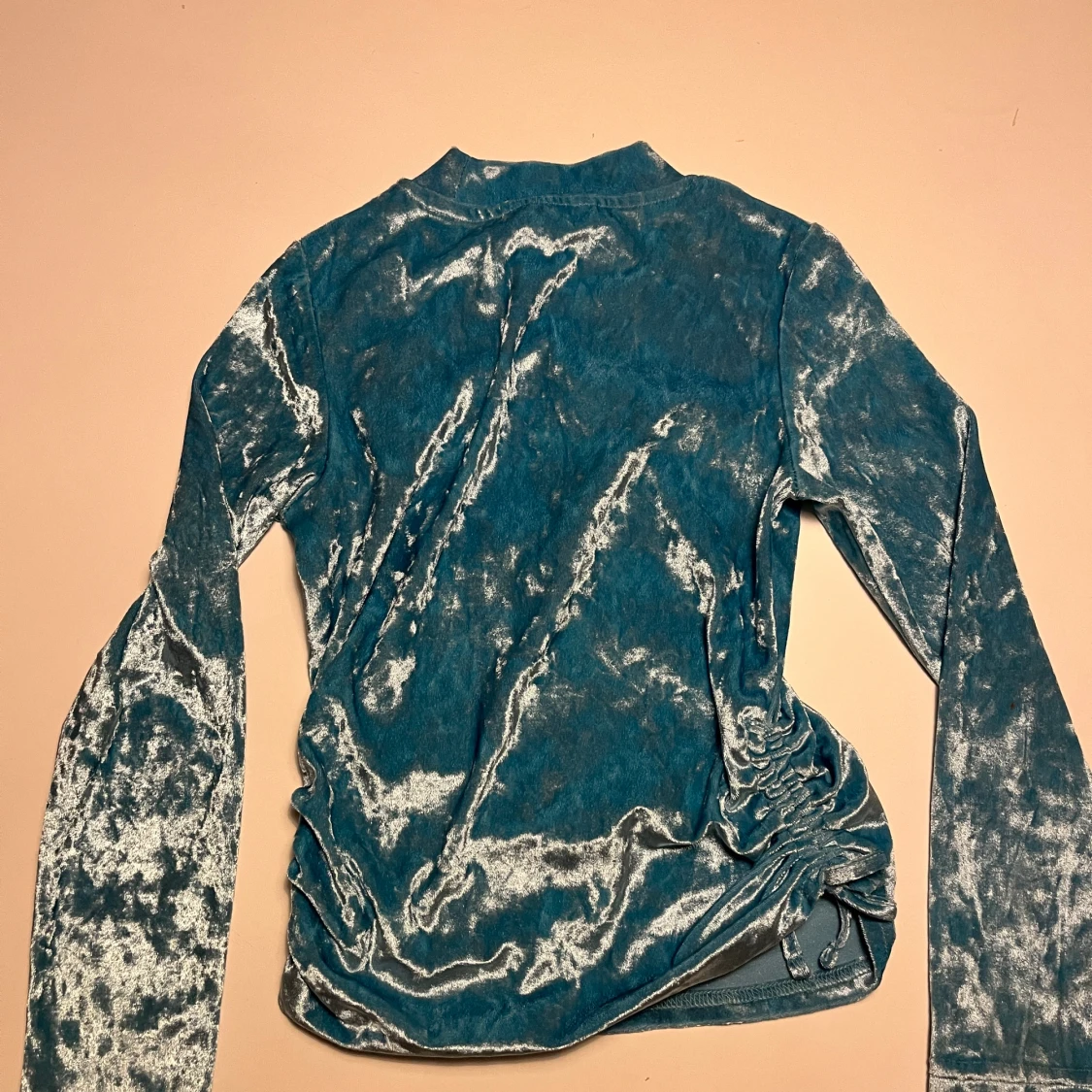 Turkos sammetströja med rynkdetaljer - 90