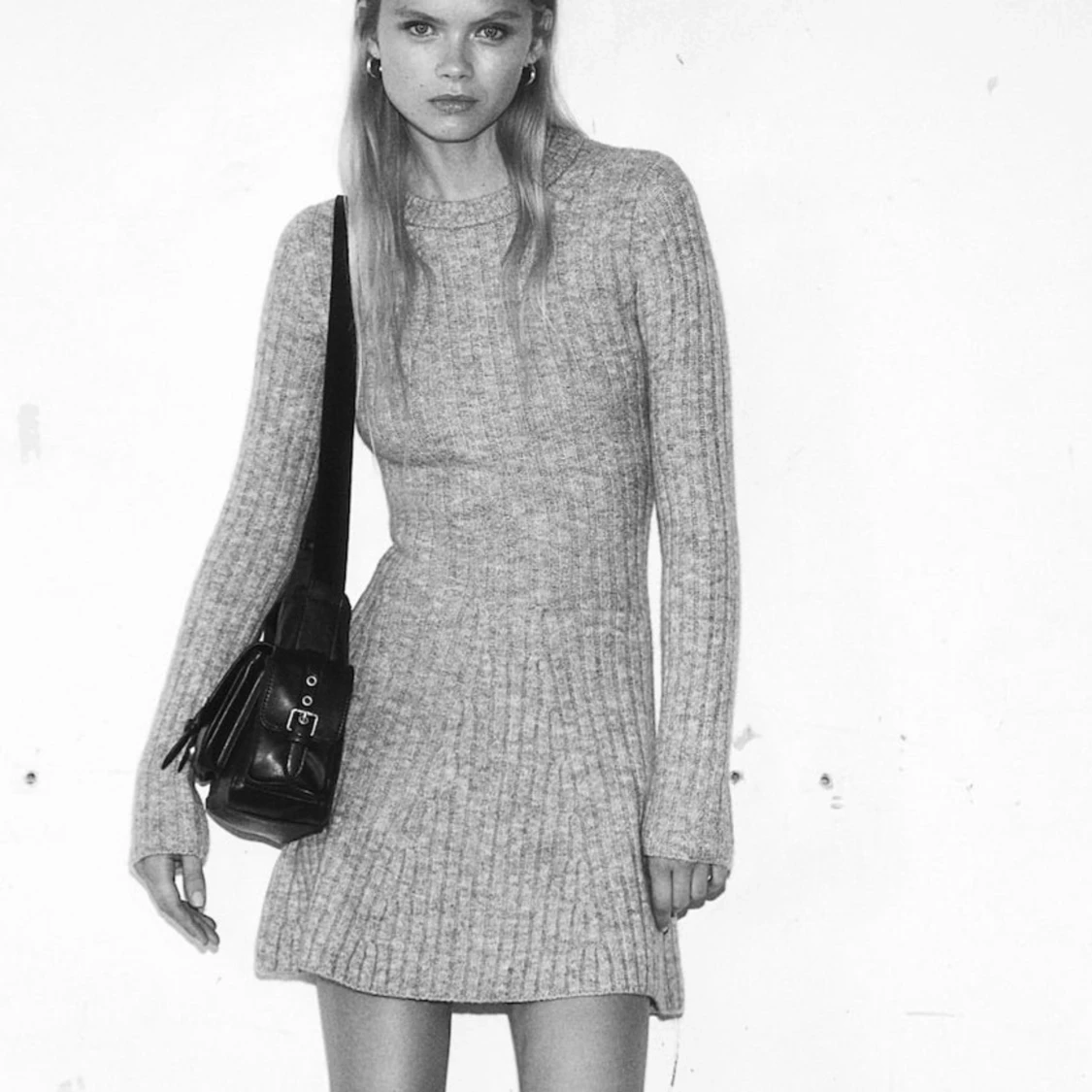 Grå stickad klänning - 90