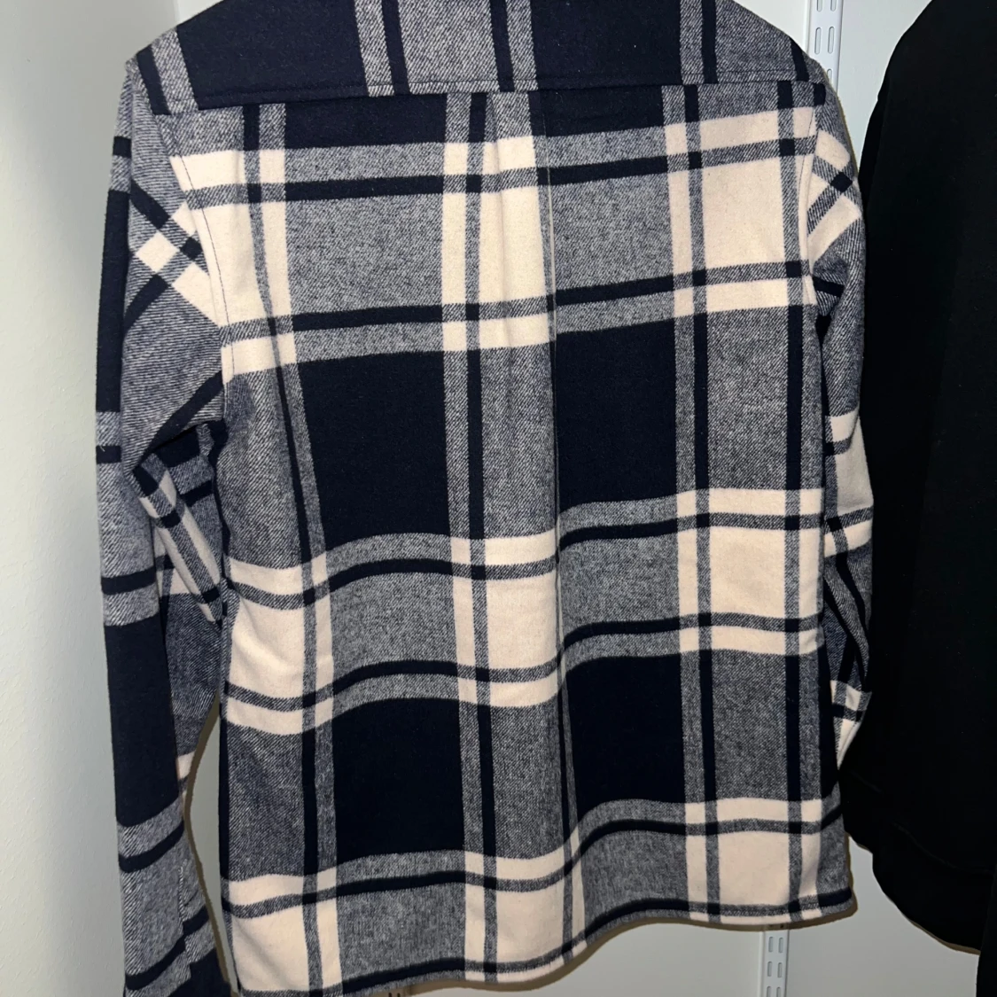 Overshirt i ull från Les Deux i S - 92