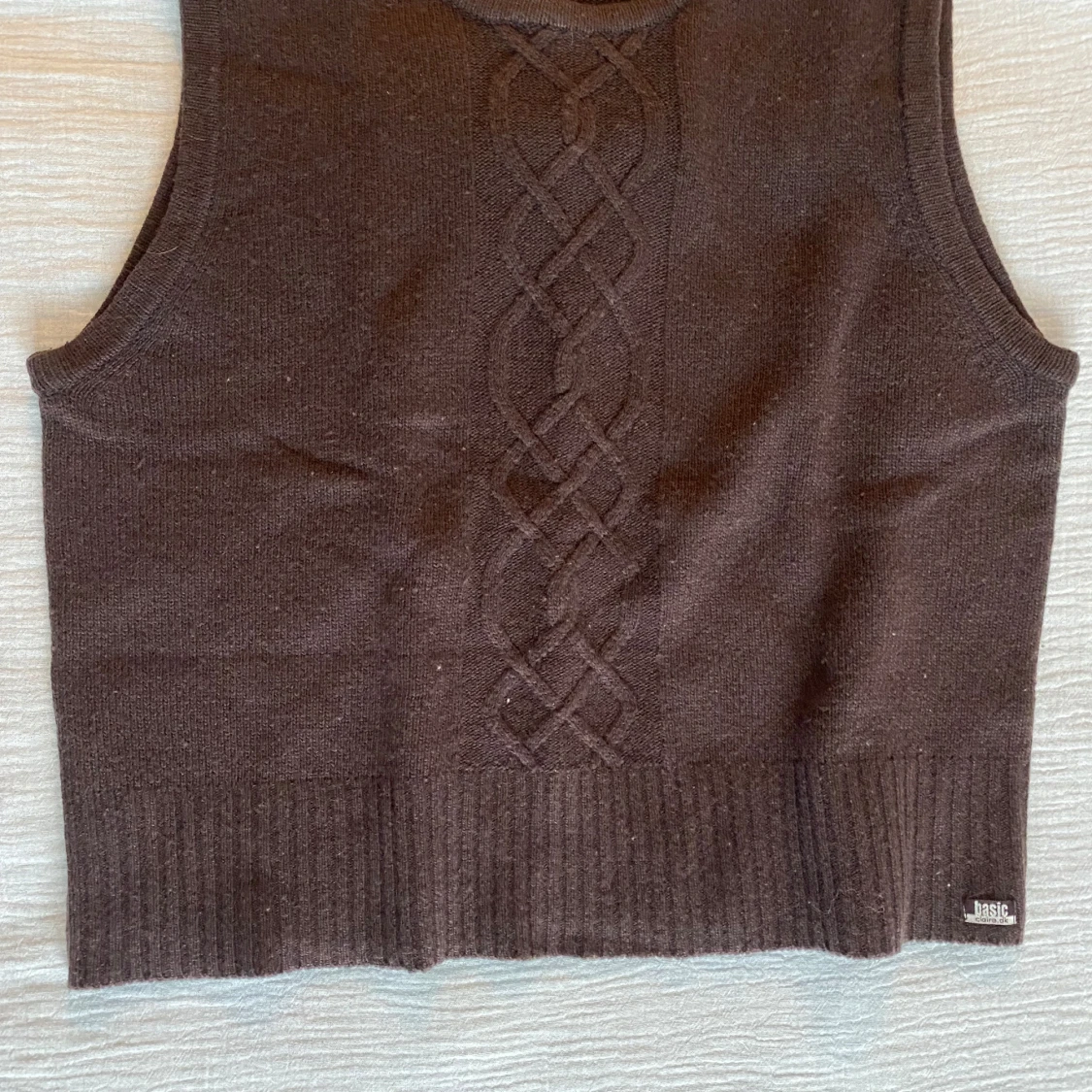 Brun stickad väst 