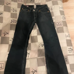 True religion jeans Super T - Asfeta Truey jeans! vet ej om jag ska sälja😣 lite heelbite men inget som märks perfekt för alla drainers. skriv innan du köper❤️