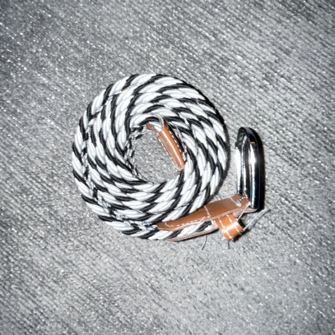 Svartvitt flätat bälte - 91