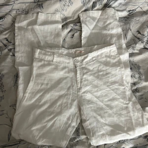 Gina tricot linnebyxor - Säljer de här linnebyxorna från Gina tricot young ( izaandelle collection) då de är för små. Pris kan diskuteras ❤️