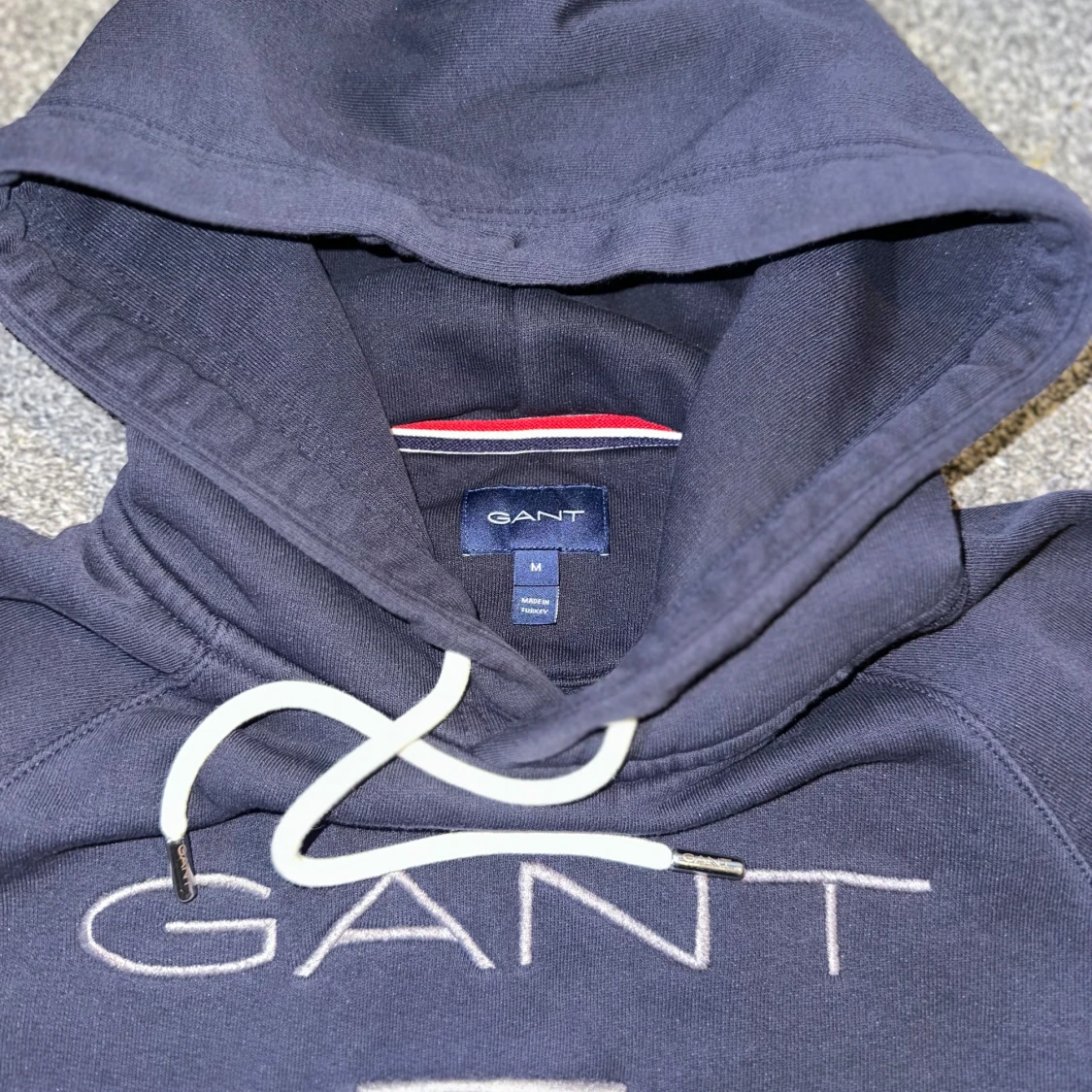 Mörkblå hoodie från GANT - 91
