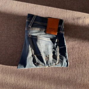 Replay anbass hyperflex jeans - Riktigt snygga replay anbass jeans| Storlek 29/32| Skick-8/10| Hör av er vid fler funderingar☁️