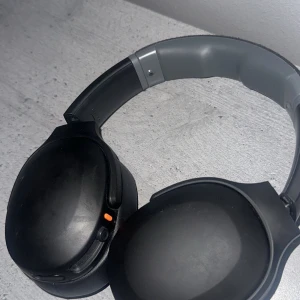 skullcandy crushers evo 12 - i princip helt nya, inga defekter, galen bas. 