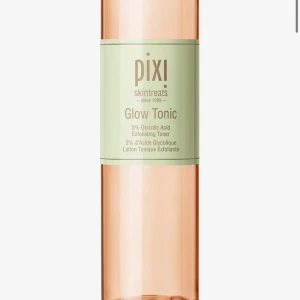 Pixi Glow Tonic - Säljer min pixi toner för att den inte kommer till användning längre💕använt den några gånger men finns mycket kvar. 