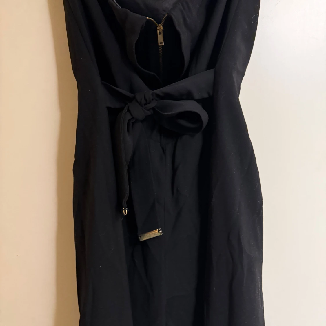 Svart axelbandslös byxdress - 92