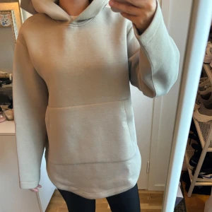 Carin Wester hoodie - Carin Wester over sized hoodie i storlek S.