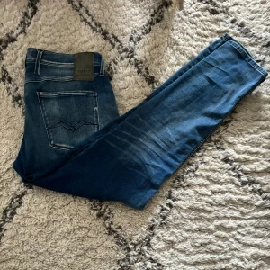 Replay Anbass Hyperflex - Najs replay jeans som är i gott skick Storlek 33/32