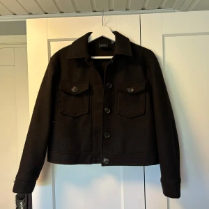 Kappa ifrån Vero Moda - Väl använd och lite nopprig, se sista bild!