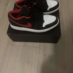 Jordan 1 low  - Helt ok skick