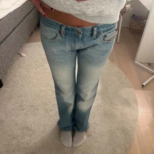 Disel jeans - Lågmidjade bootcut jeans från disel!! Väldigt fin ljusblå färg!! Midjemått: ca 37cm rakt över, innerbenslängd: ca 75cm