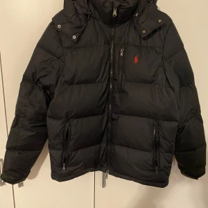 Polo Ralp Lauren - Herr jacka. Köpt för 1 år sen.  Använt den 1 gång bara.  