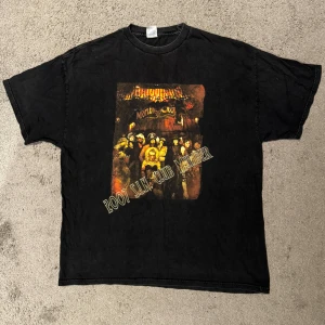 Mötley Crüe Member T-shit - Mötley Crüe Saints Of Los Angeles Club Member T-shirt ifrån Sin touren 2007! Skick: Vintage, men bra! Size: 2XL Pris 299kr  Köparen står för eventuell frakt!