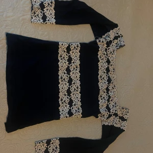 Intimissimi tröja  - En jätte fin intimissimi tröja. Aldrig använd. Öppen för olika priser. Om frågor är det bara att höra av sig 🤗