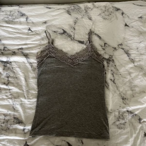 Spetslinne - Jättefint spetslinne från H&M<3