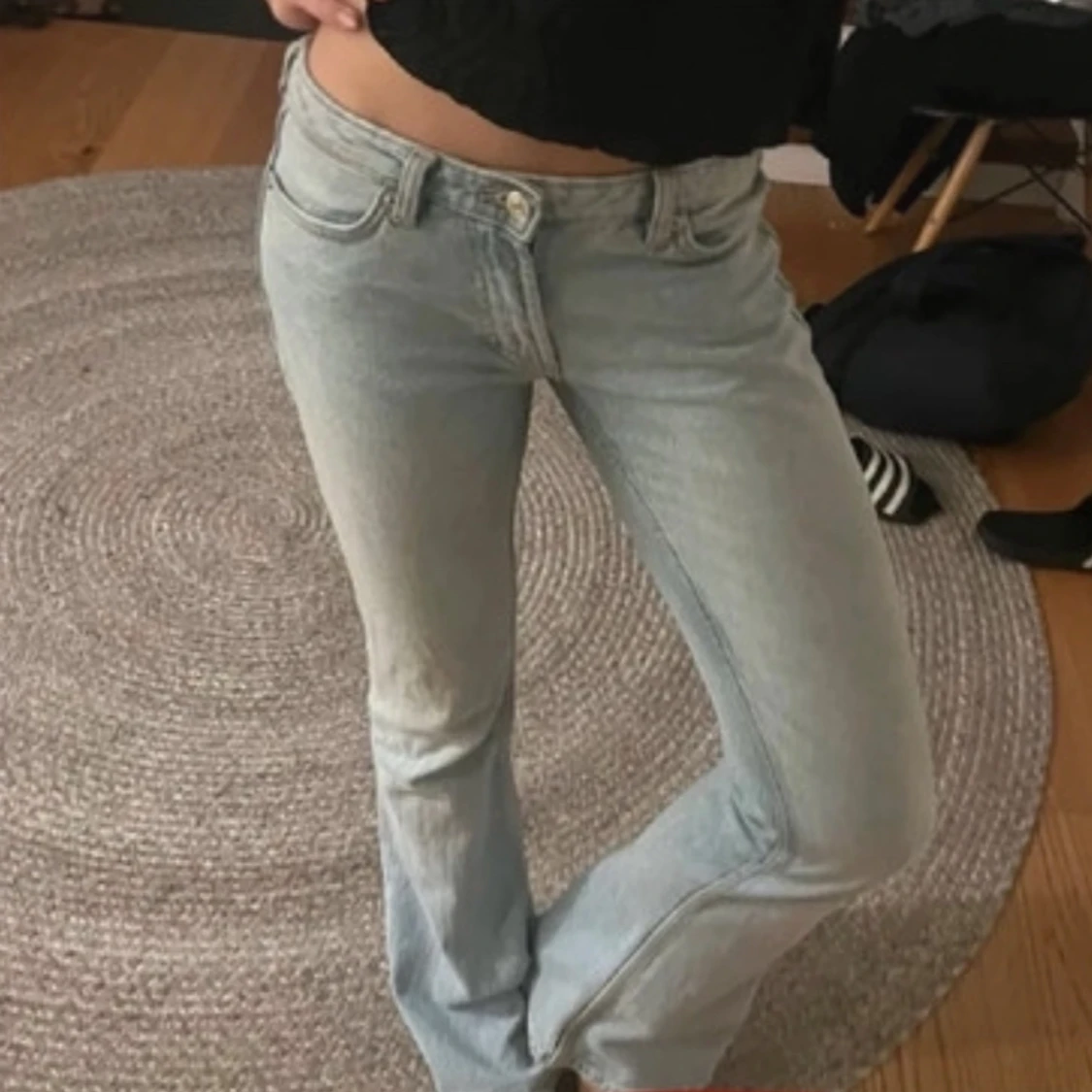 Ljusblå bootcut jeans