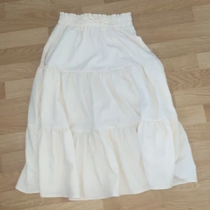 Boho lång kjol - kjol. Köpte fel size 💗 136,146 size