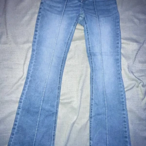 low waist jeans - lite för små för mej, jag är ca 160 och dom är lite för korta för mej, använda 2 gånger, ser nya ut💕