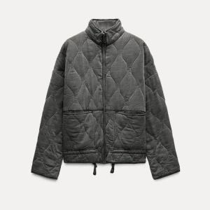 Jacka Zara - Säljer denna fina jacka från zara som är i väldigt bra skick! 