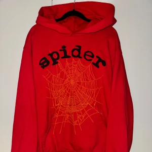 Sp5der hoodie size M - Size M fits L. Första colorway som Thug gjorde. Hoodie är i mycket fint skick som ny och topp kvalité.