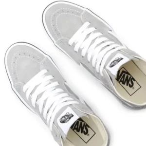 Gråa vans - Gråa snygga vans, använda max 6 ggr! Skorna är i stl 37! Hör av er för mer info!💞