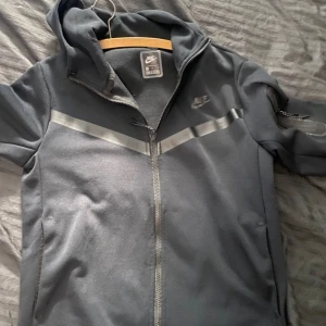 Nike tech  - Råka trycka på såld på den innan