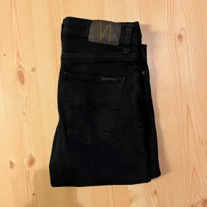 Nudie jeans - Ett par nudie jeans i den populära modellen ”Lean Dean” | skick 8/10 | nypris ca 1500 kr | midja: 38 cm, längd: 103