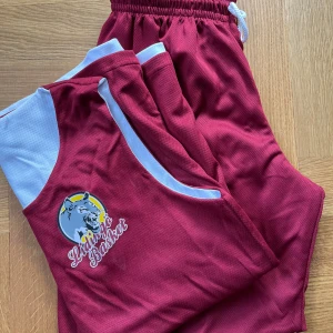 Basketset Basketkläder Lidingö - Nyskick. Strlk 150/160.