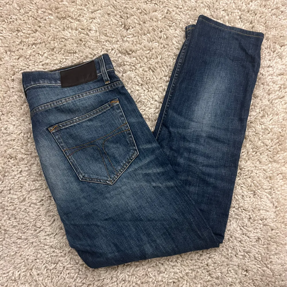 Tja, säljer dessa otroligt feta tiger of Sweden jeans för endast 199kr!🚨| strl: 29/34 och sitter slim | tveka inte att höra av digvid funderingar!👊 . Jeans & Byxor.