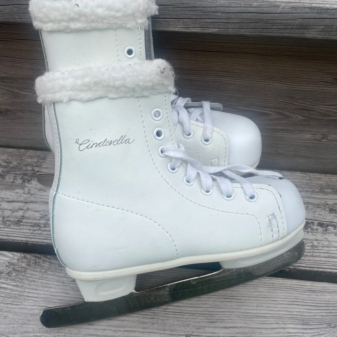 Vita skridskor från Cinderella
