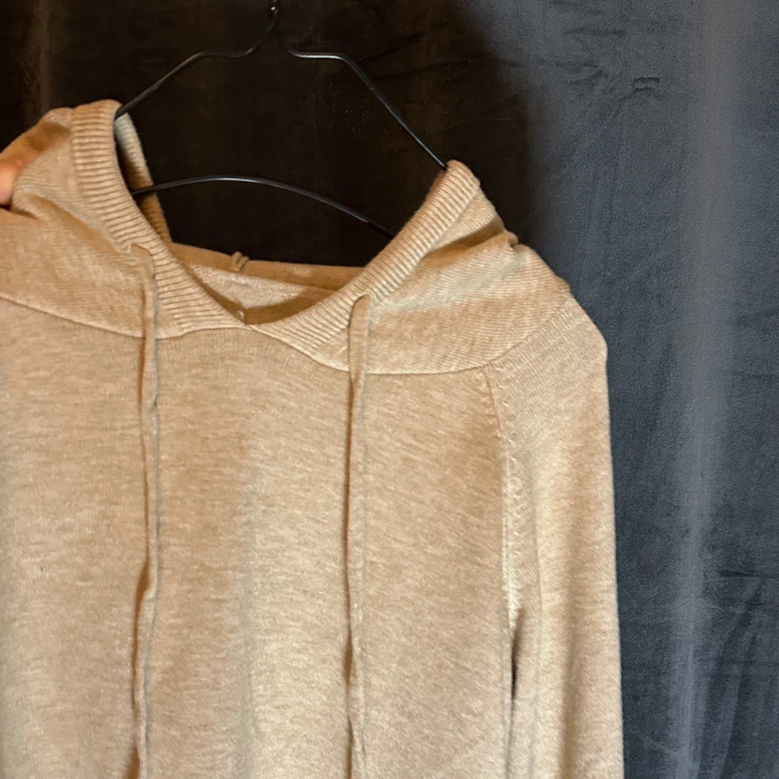 En eftertraktad stickad hoodie - 91