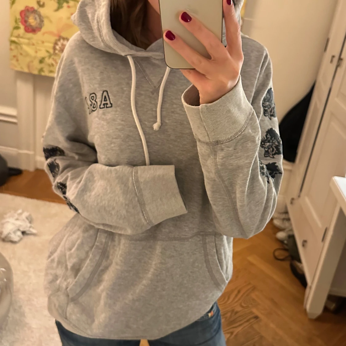 Grå hoodie med tryck - 90