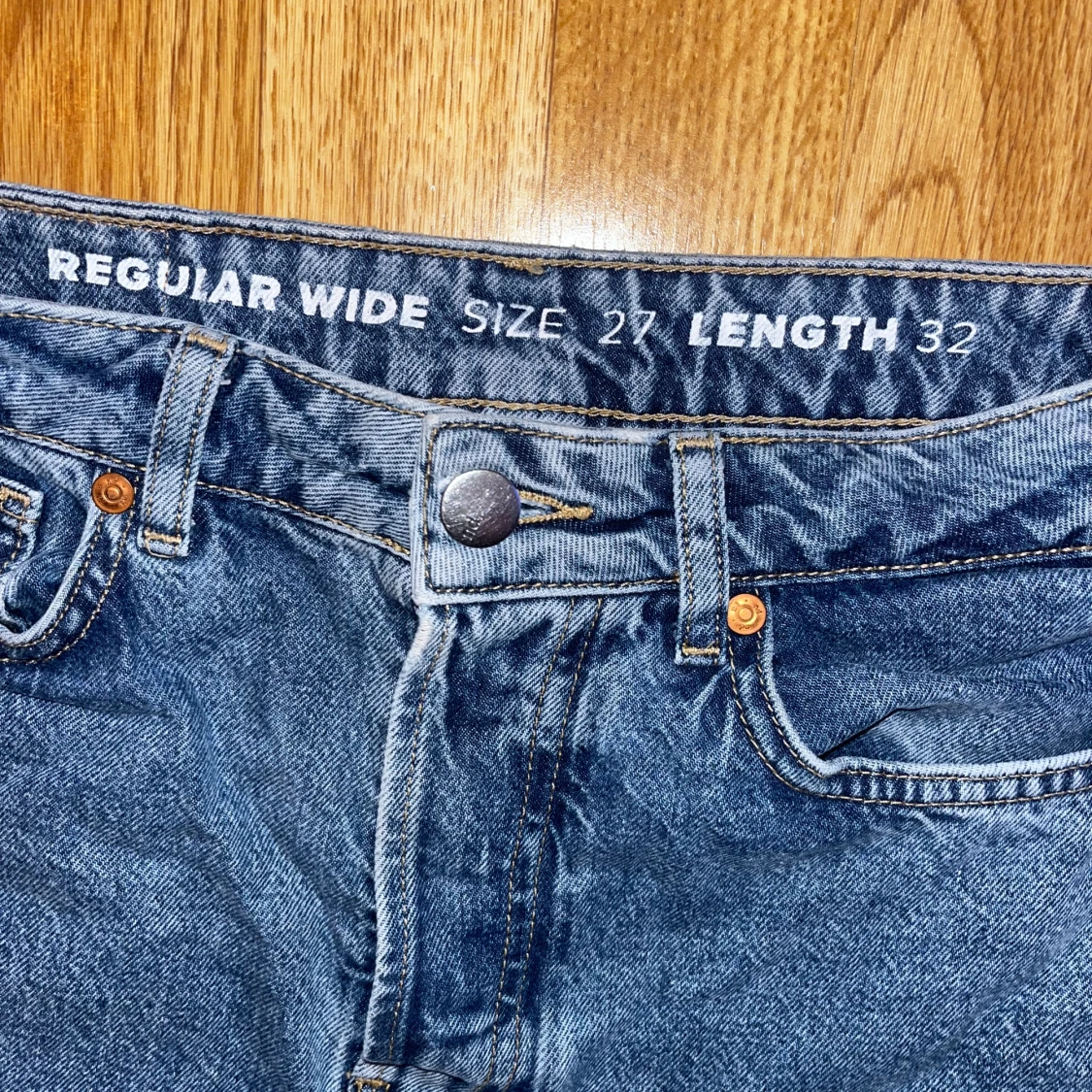 Blå jeans med regular wide passform - 91