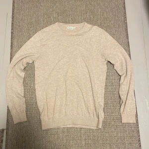 Stickad tröja kappahl - Beige stickad tröja från Kappahl strl S. Bra skick