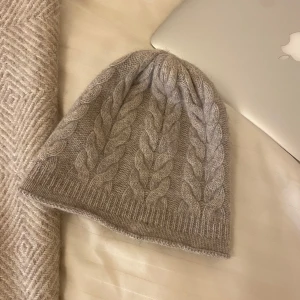 Kashmirmössa - Skitfin tajt mössa i 100% kashmir! As snygg i vinter o vår🙏🏼🙏🏼