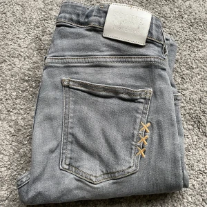 Scotch soda jeans  - Ett par riktigt snygga slim jeans. Skick 8/10. Inga defekter! Skriv vid minsta fundering!! Mvh Lysekilsgarderoben 