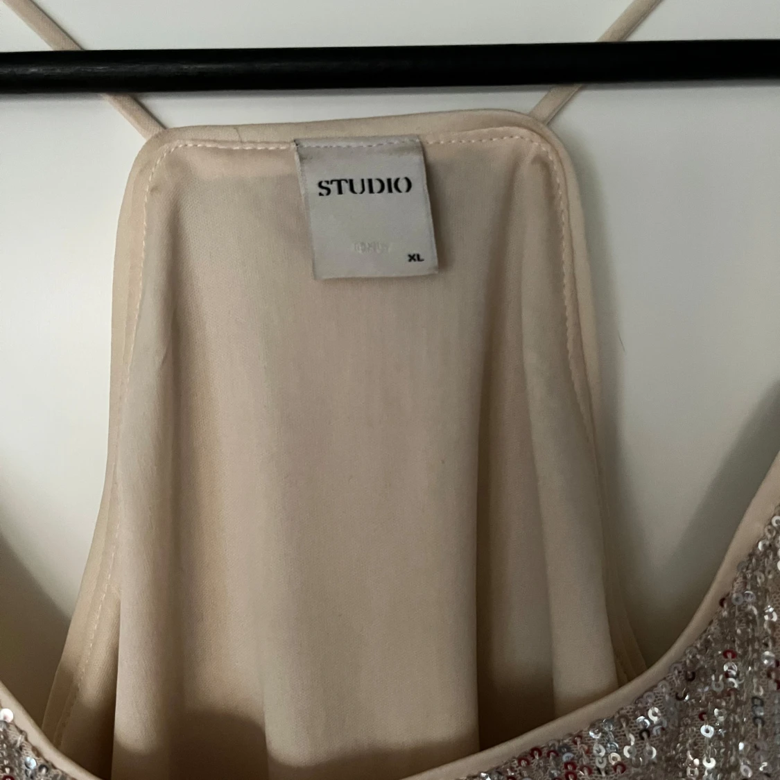 Glittrig linne från ONLY - 91