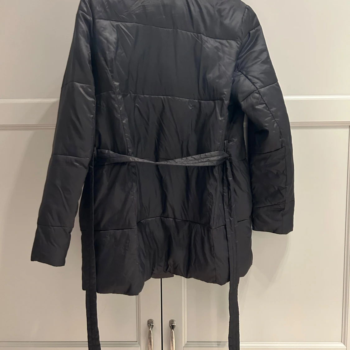 Svart pufferjacka från Whyred - 92