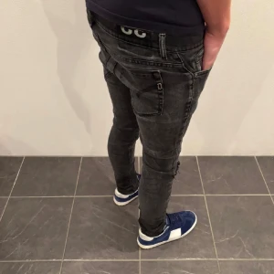 Dondup Jeans George  - Storlek 32! Modellen är destroyed! 