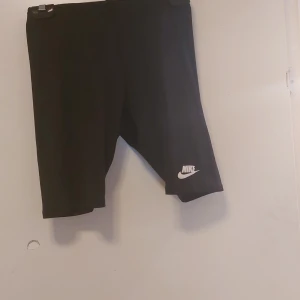 Shorts  - Shorts Nike. Storlek M. Material nylon 82% lycra 18%.