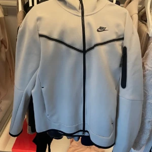 Vit Nike tech - Nike tech herr stl M