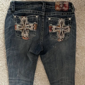Reserverade 💕 - Världens snyggaste jeans säljs då de är för stora. Nyskick och typ aldrig använda❤️kom gärna med bud 💕