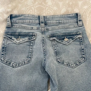 Jeans  - Oanvända low waist jeans från Gina som är slutsålda i butik! Köpta för 350kr. 