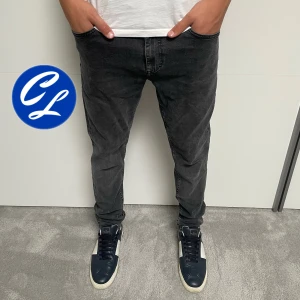 Tiger of Sweden jeans - Tiger of Sweden jeans | Skick: 8/10 | Strl W32 L33 | Pris - 349 | Fraktar via Postnord eller Instabox på köparens bekostnad | Hör av dig vid minsta fråga eller fundering!